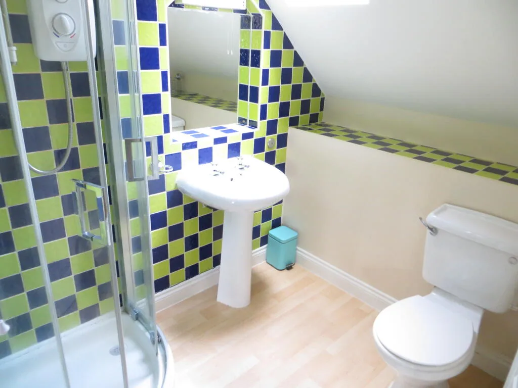 6 bedroom detached house for rent