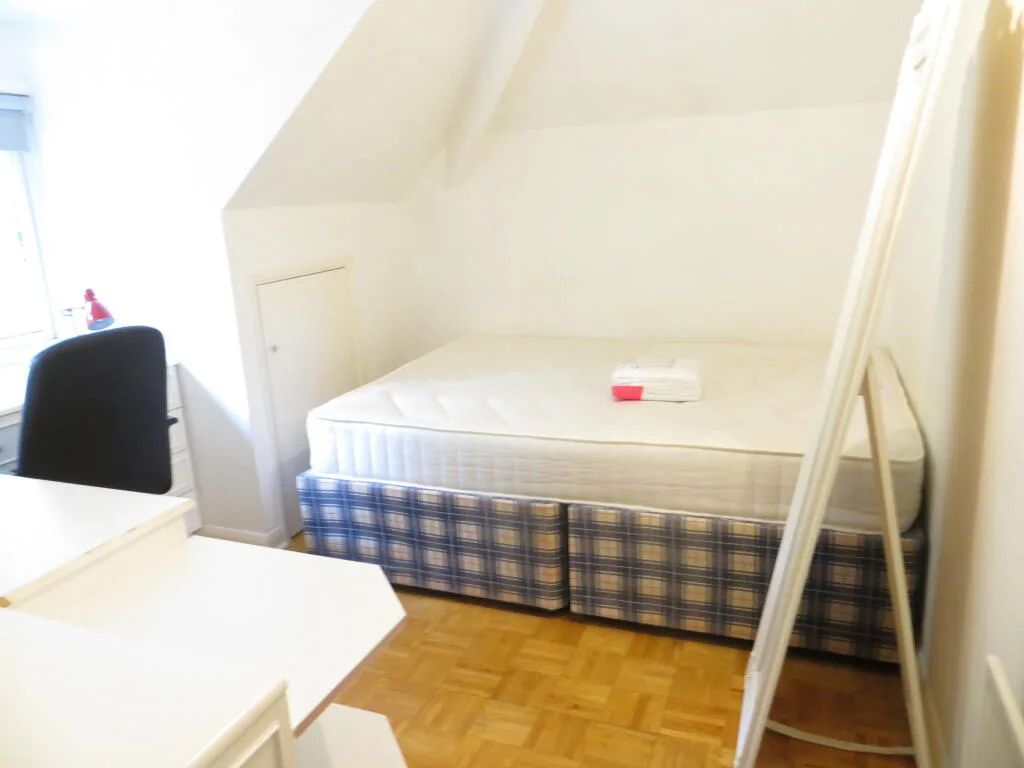 6 bedroom detached house for rent