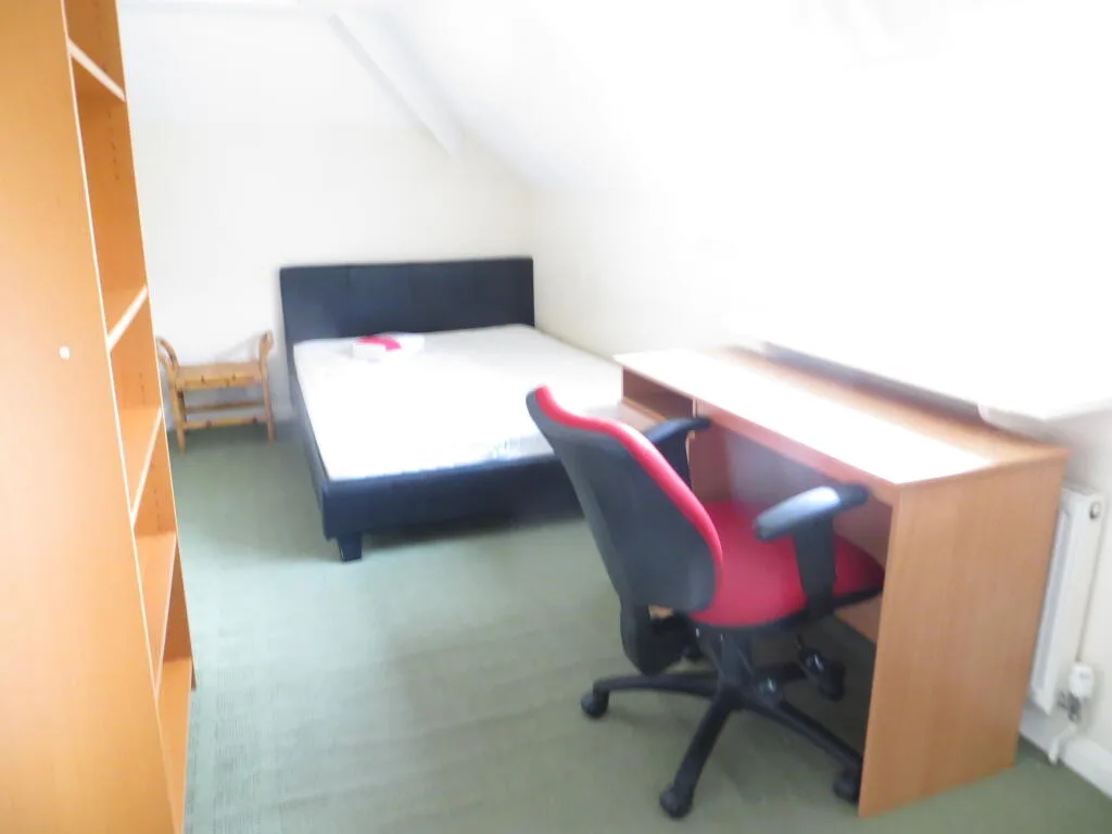 6 bedroom detached house for rent