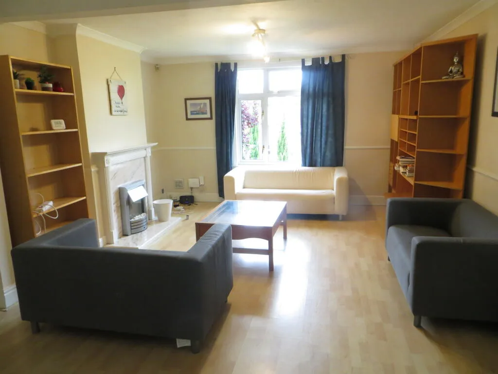 6 bedroom detached house for rent