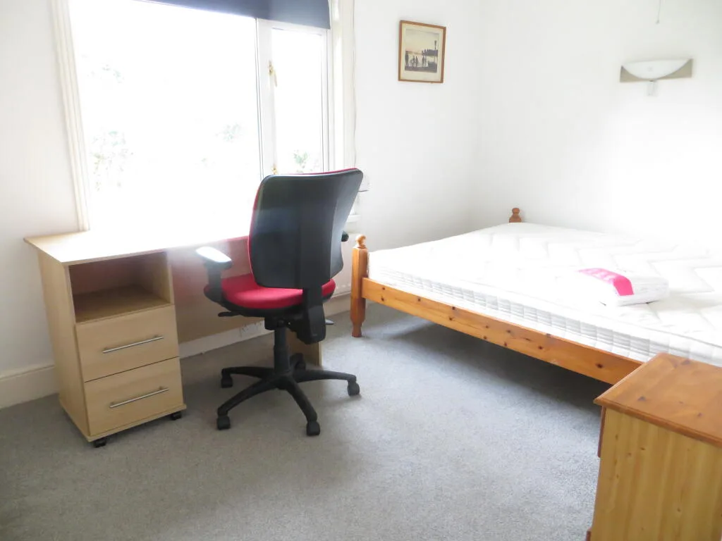 6 bedroom detached house for rent