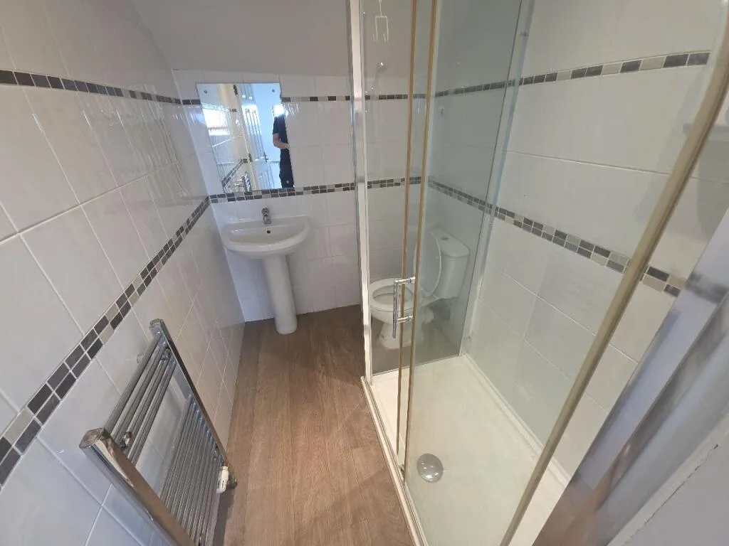 6 bedroom house for rent