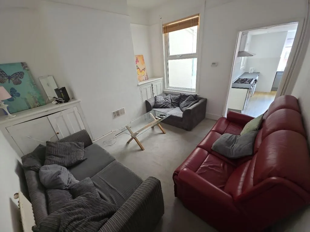6 bedroom house for rent