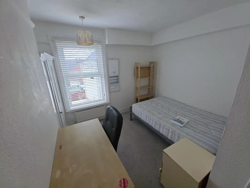 6 bedroom house for rent