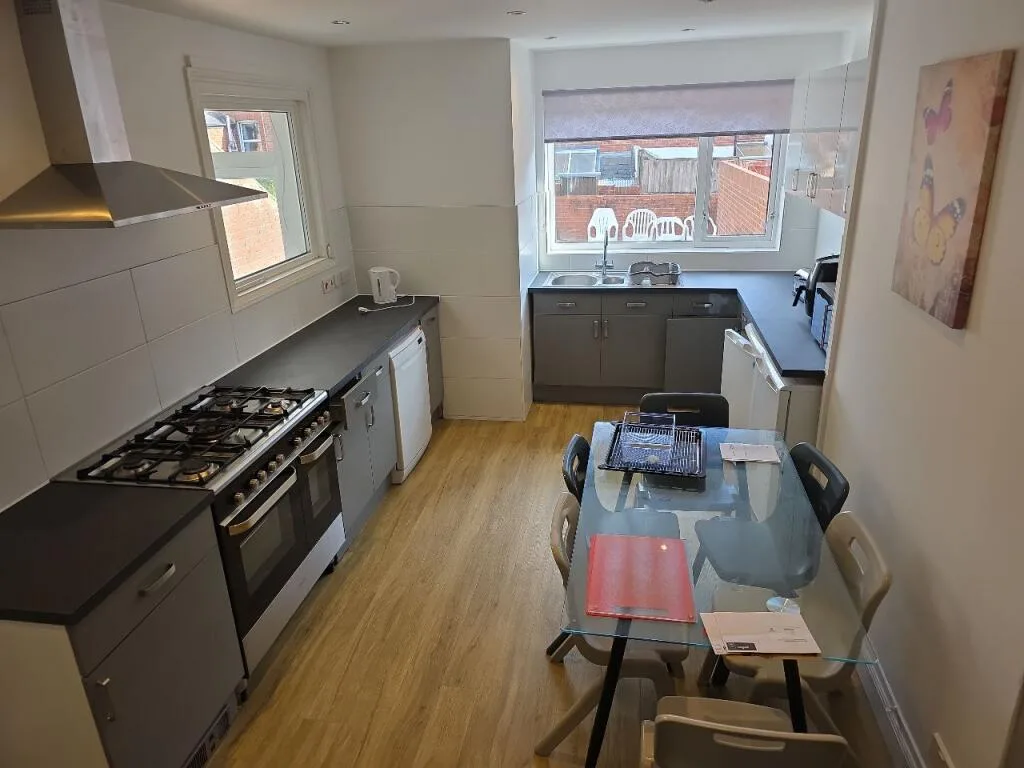 6 bedroom house for rent