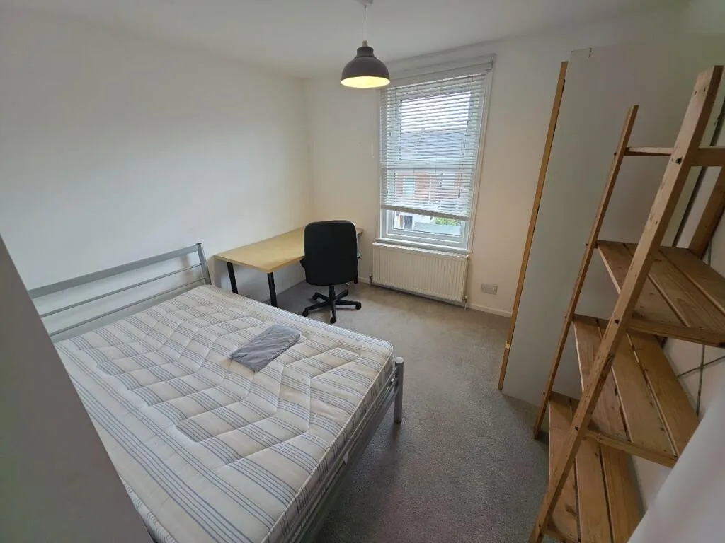6 bedroom house for rent