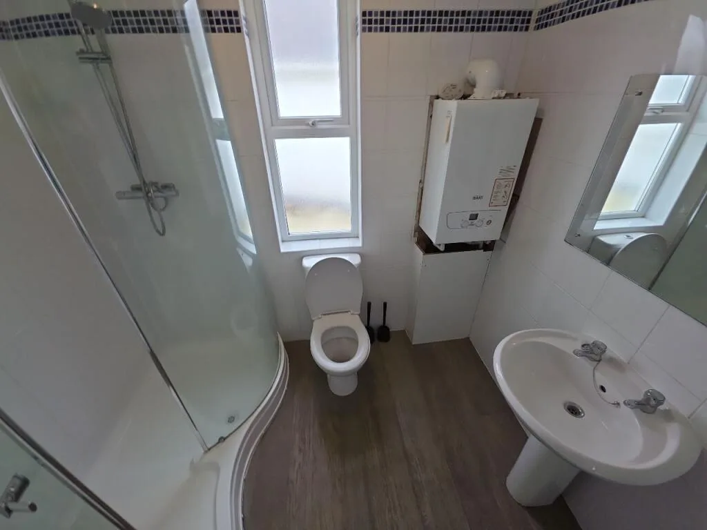 6 bedroom house for rent