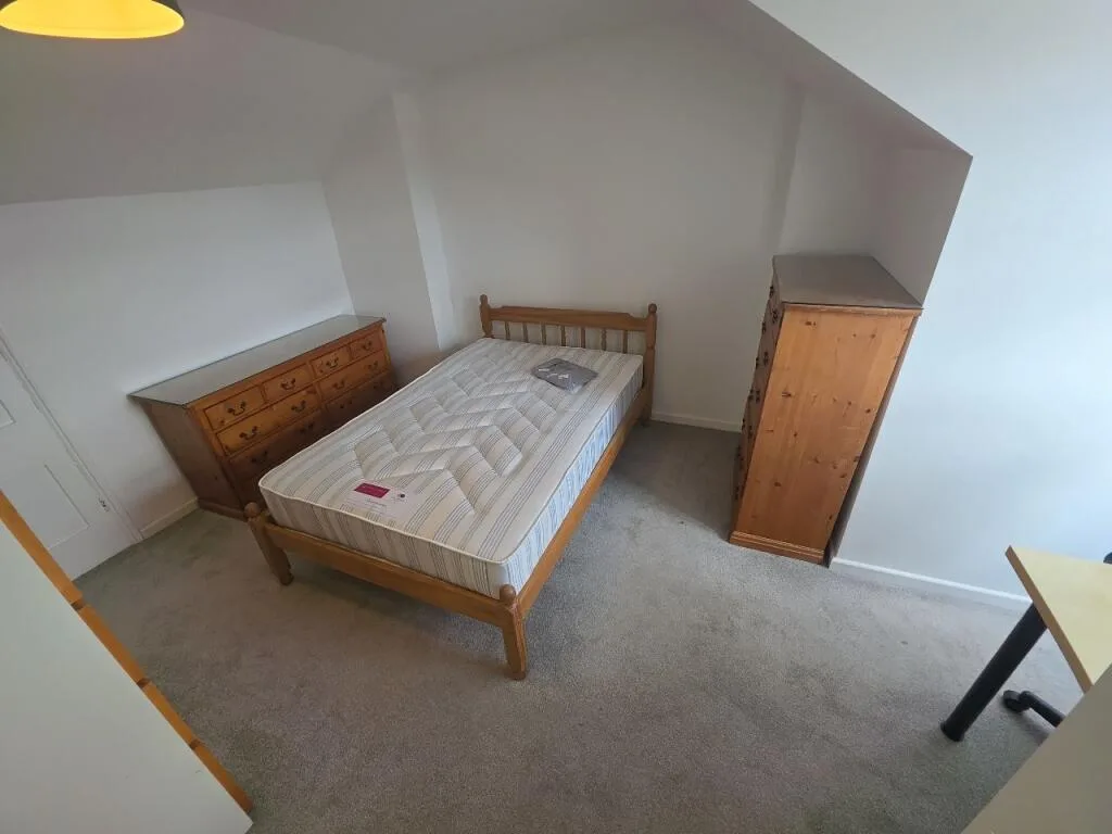 6 bedroom house for rent