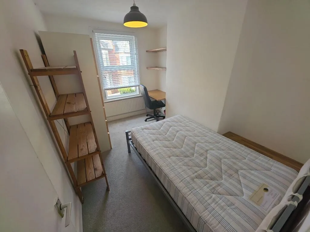 6 bedroom house for rent