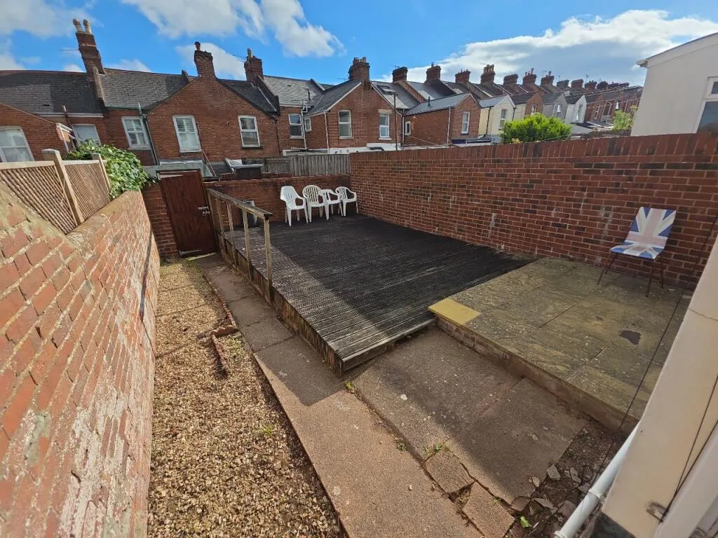 6 bedroom house for rent