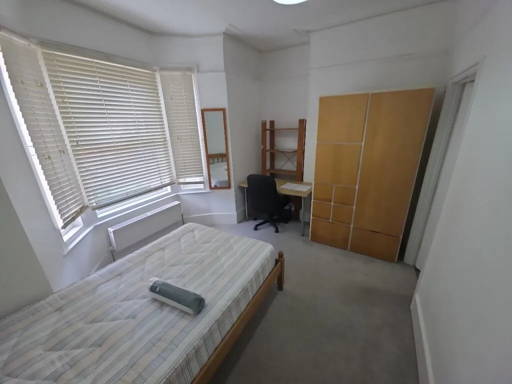 6 bedroom house for rent