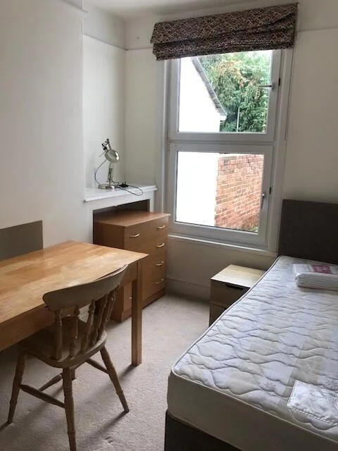 6 bedroom terraced house for rent