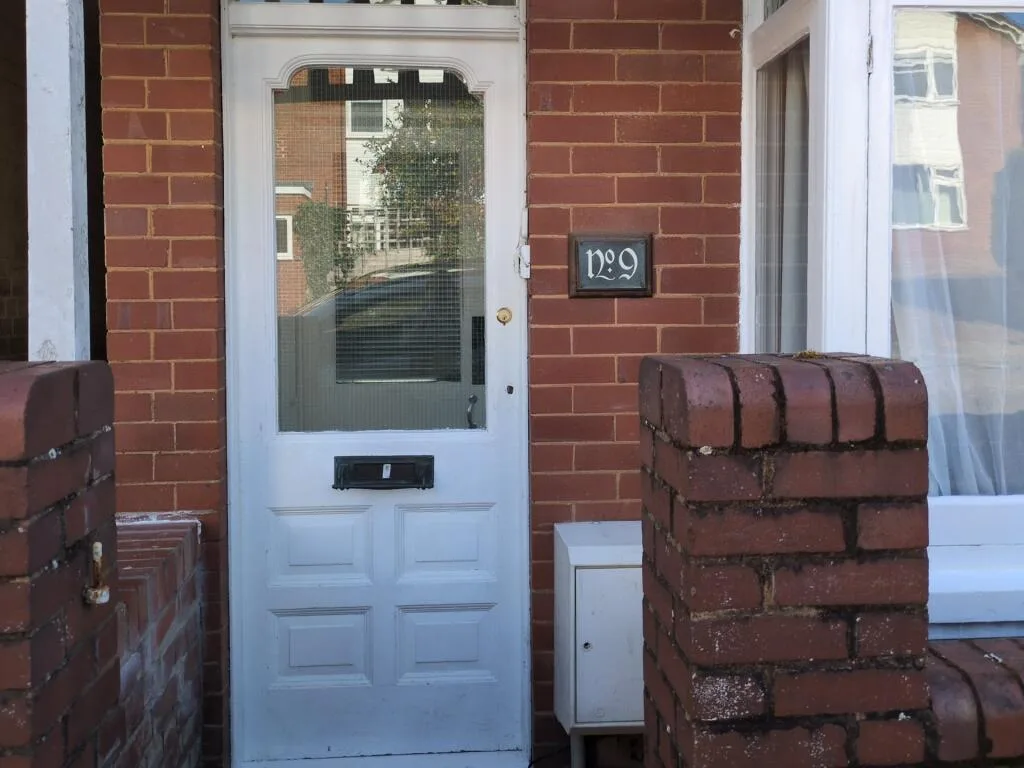 5 bedroom terraced house for rent