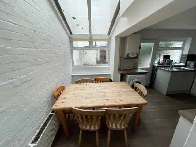 6 bedroom house for rent