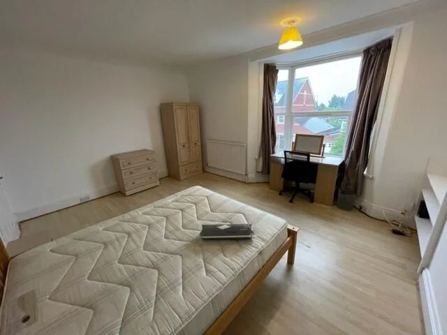 6 bedroom house for rent