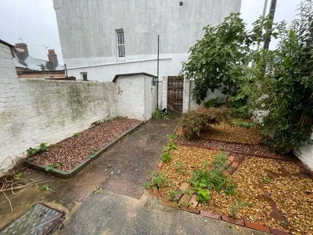6 bedroom house for rent