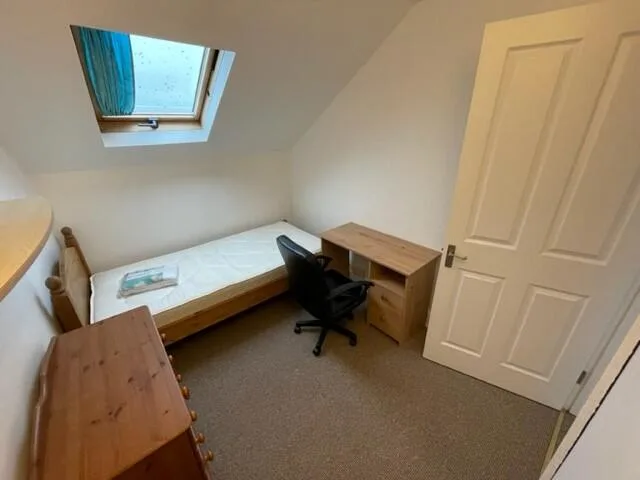 6 bedroom house for rent