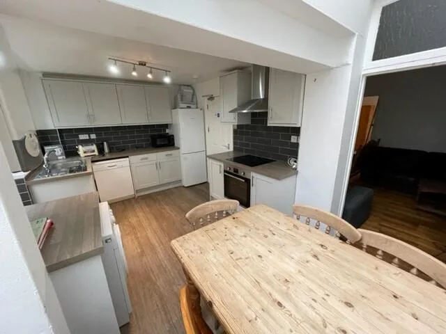 6 bedroom house for rent