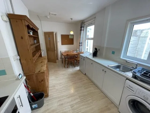 5 bedroom terraced house for rent