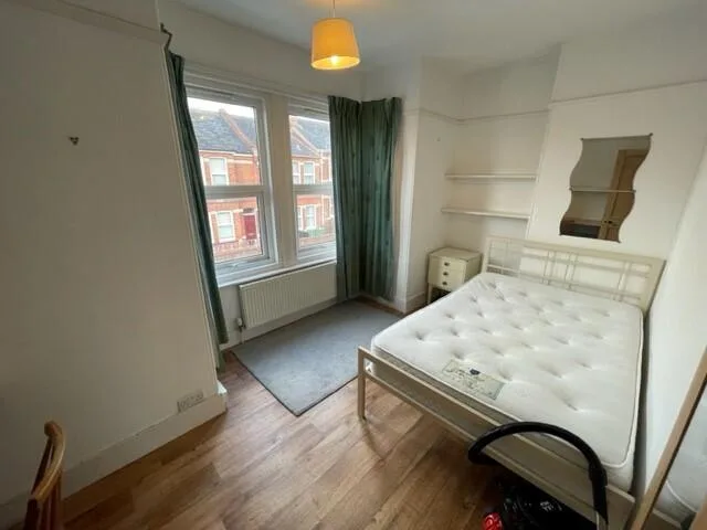 5 bedroom terraced house for rent