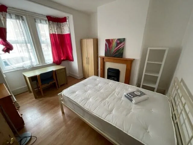 5 bedroom terraced house for rent