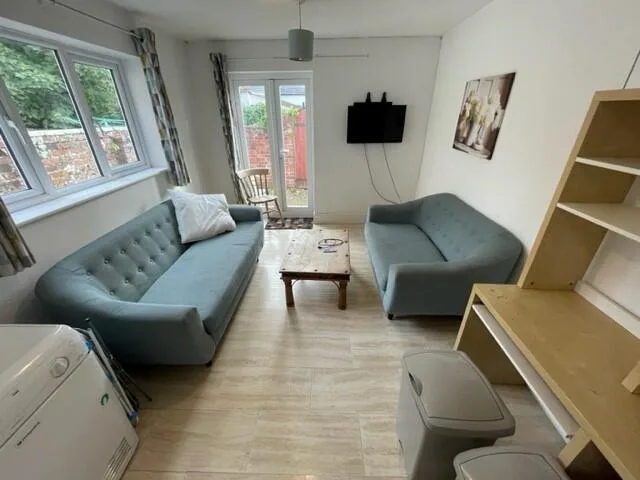 5 bedroom terraced house for rent