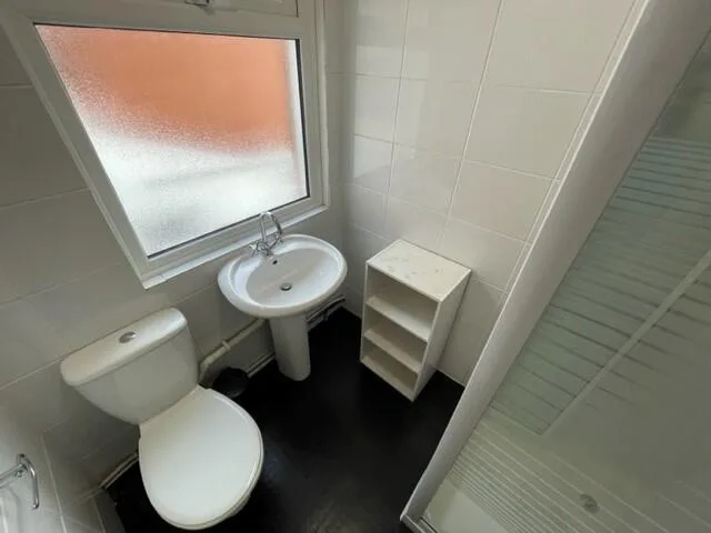 5 bedroom terraced house for rent