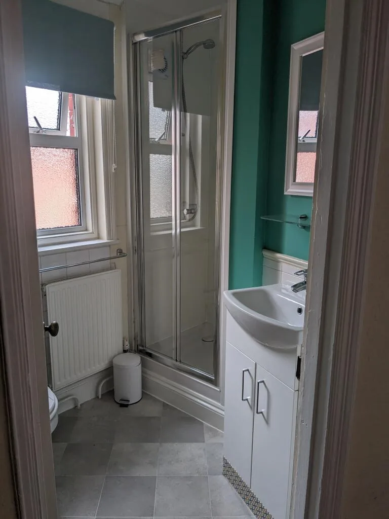 5 bedroom terraced house for rent