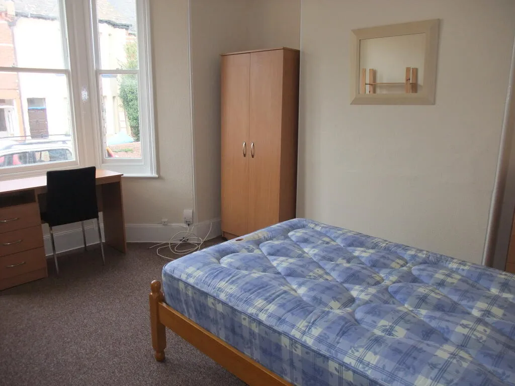 5 bedroom terraced house for rent