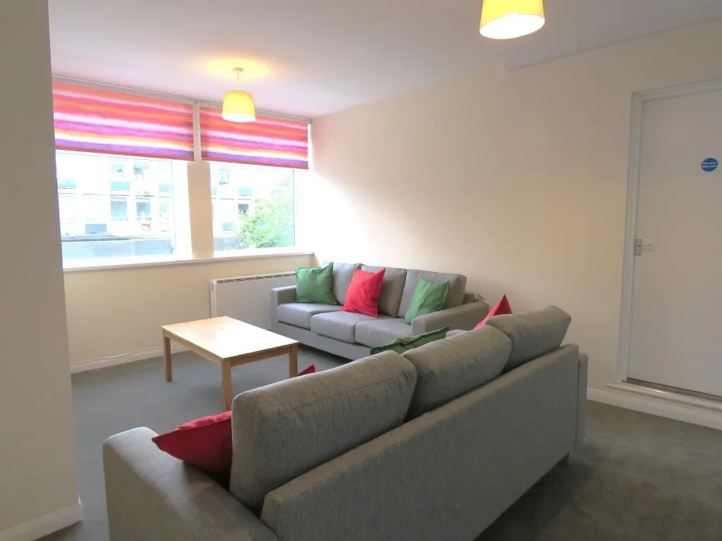 6 bedroom apartment for rent