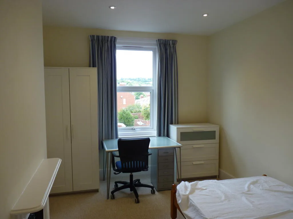 5 bedroom terraced house for rent