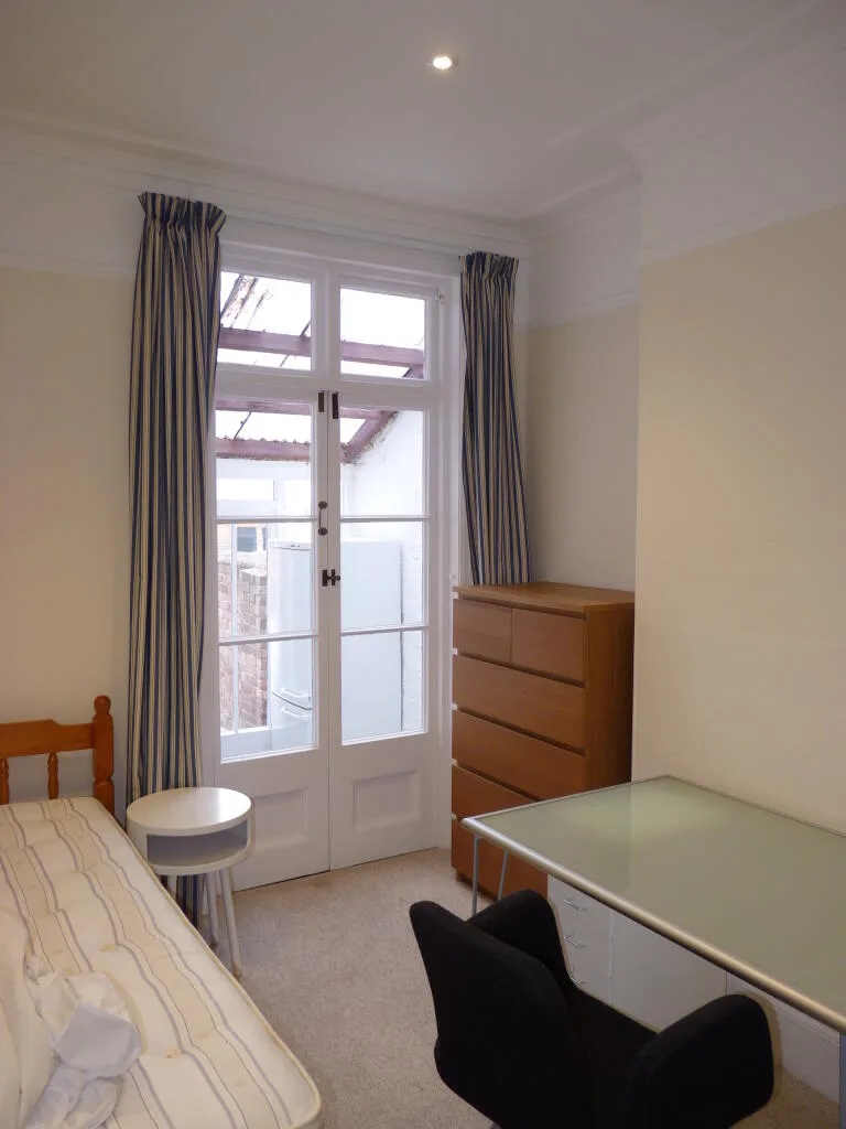 5 bedroom terraced house for rent