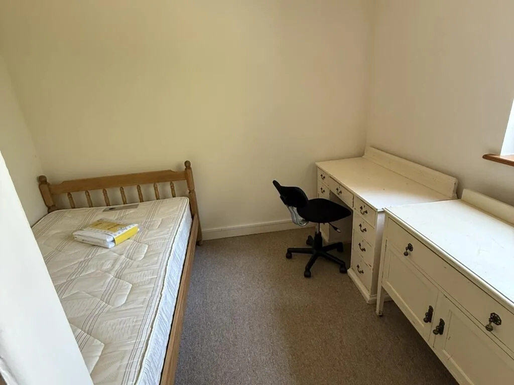 6 bedroom house for rent