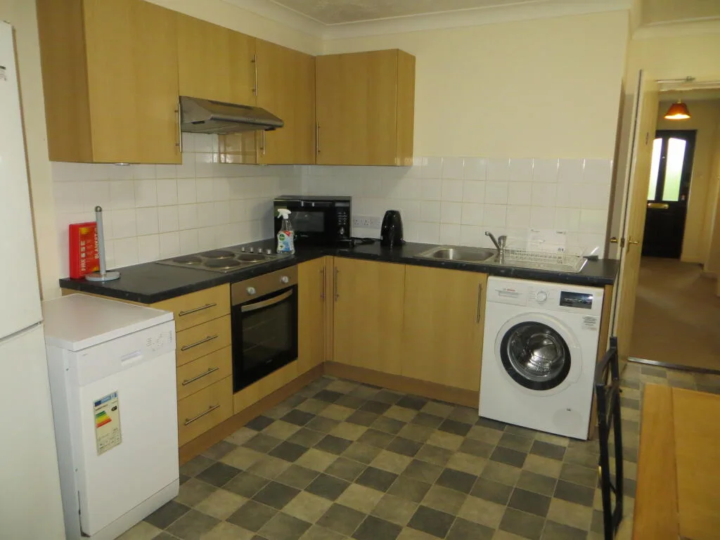 6 bedroom house for rent