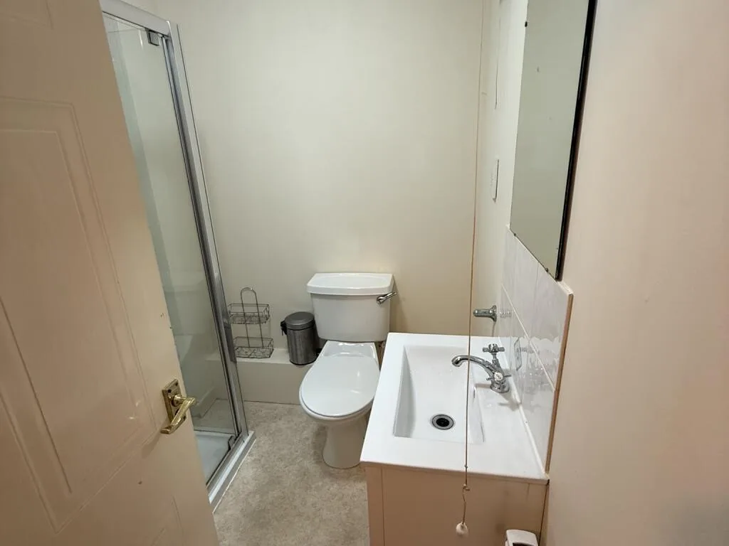 6 bedroom house for rent