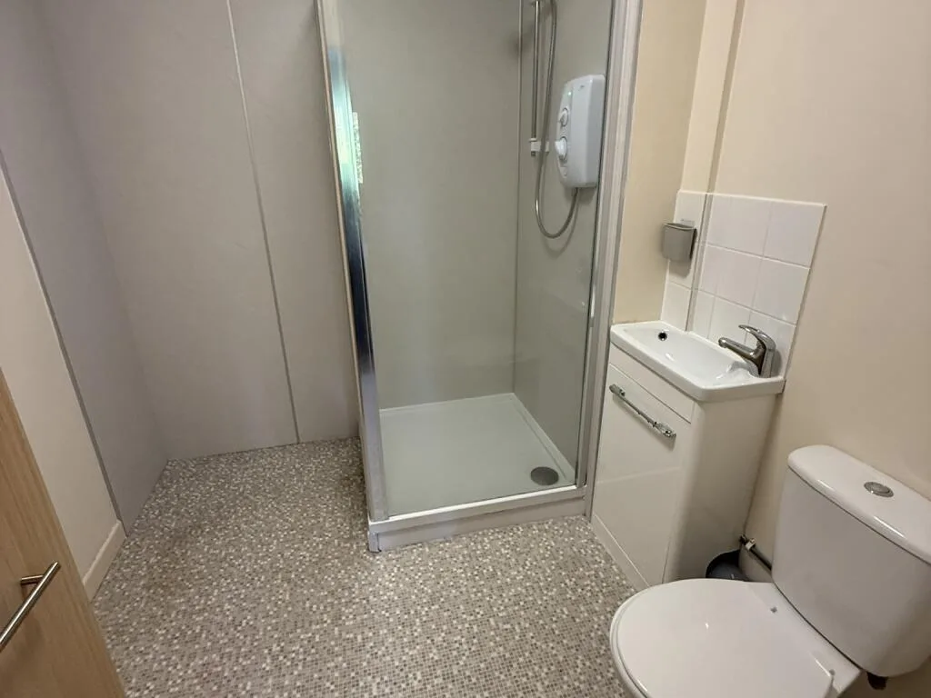 6 bedroom house for rent