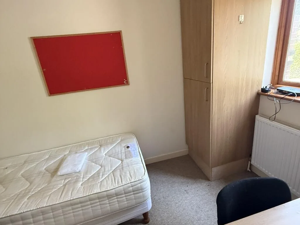 6 bedroom house for rent