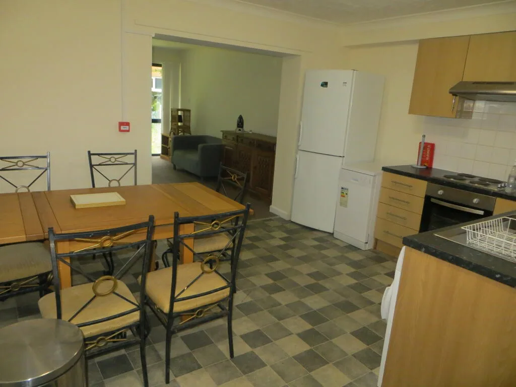 6 bedroom house for rent