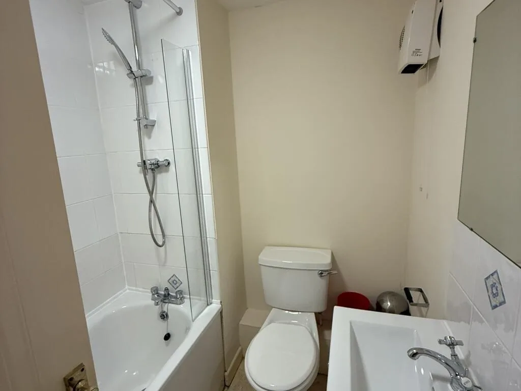 6 bedroom house for rent