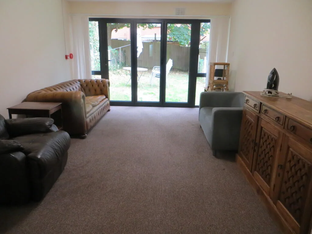 6 bedroom house for rent