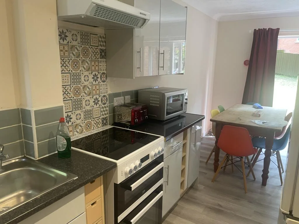 6 bedroom house for rent