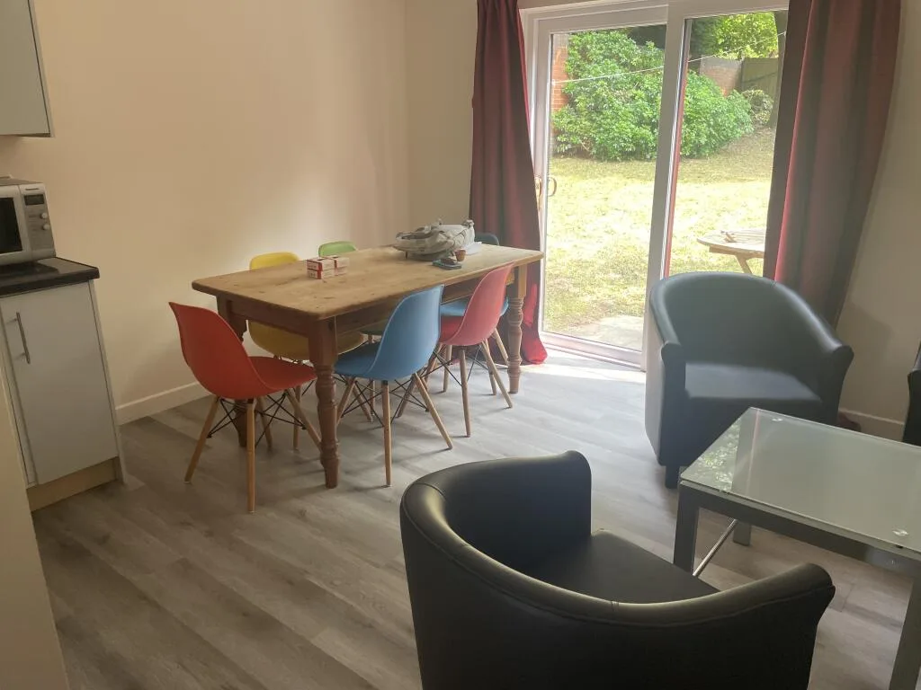 6 bedroom house for rent