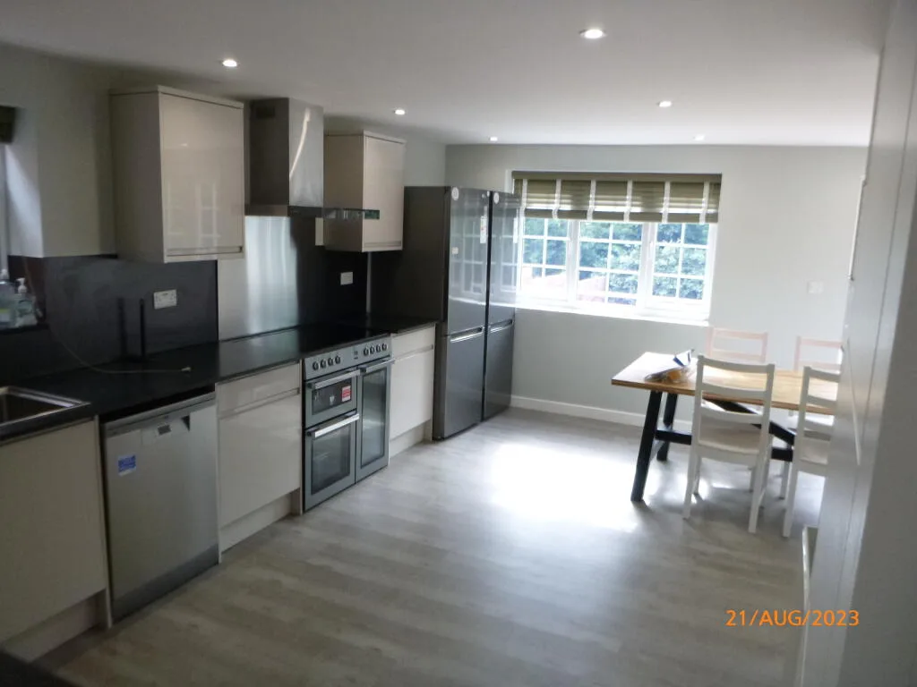 6 bedroom house for rent