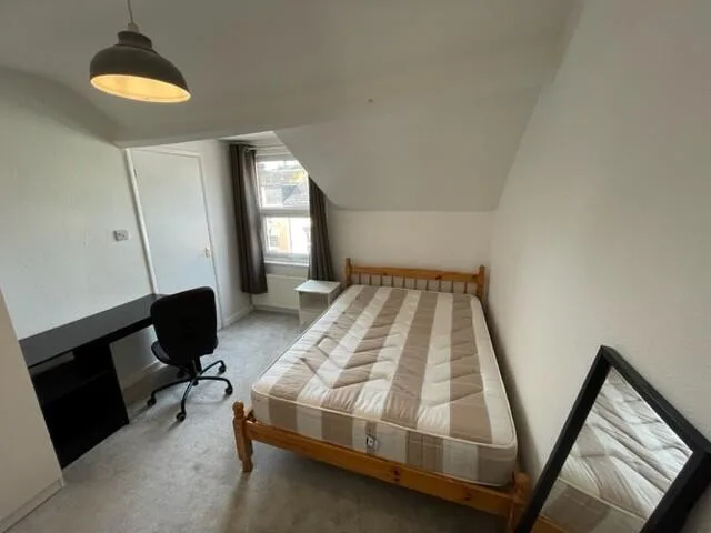 5 bedroom house for rent