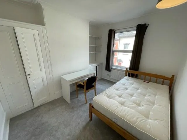 5 bedroom house for rent