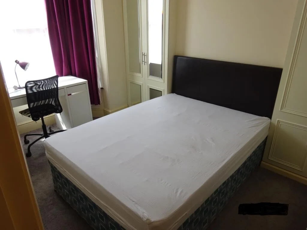 5 bedroom terraced house for rent