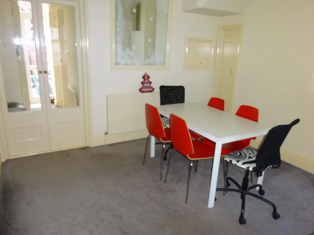5 bedroom terraced house for rent