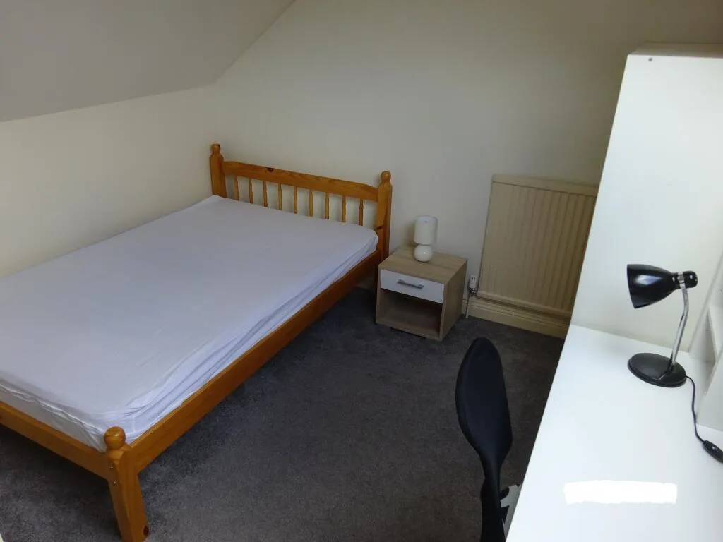 5 bedroom terraced house for rent