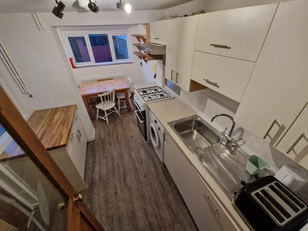 5 bedroom terraced house for rent