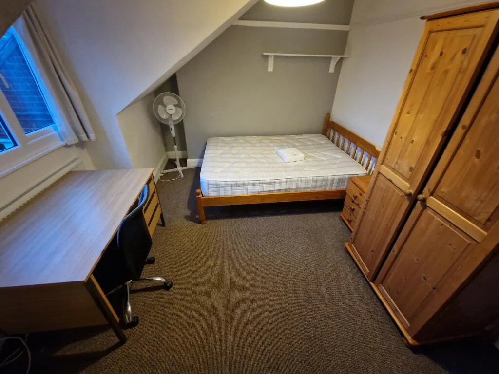 5 bedroom terraced house for rent